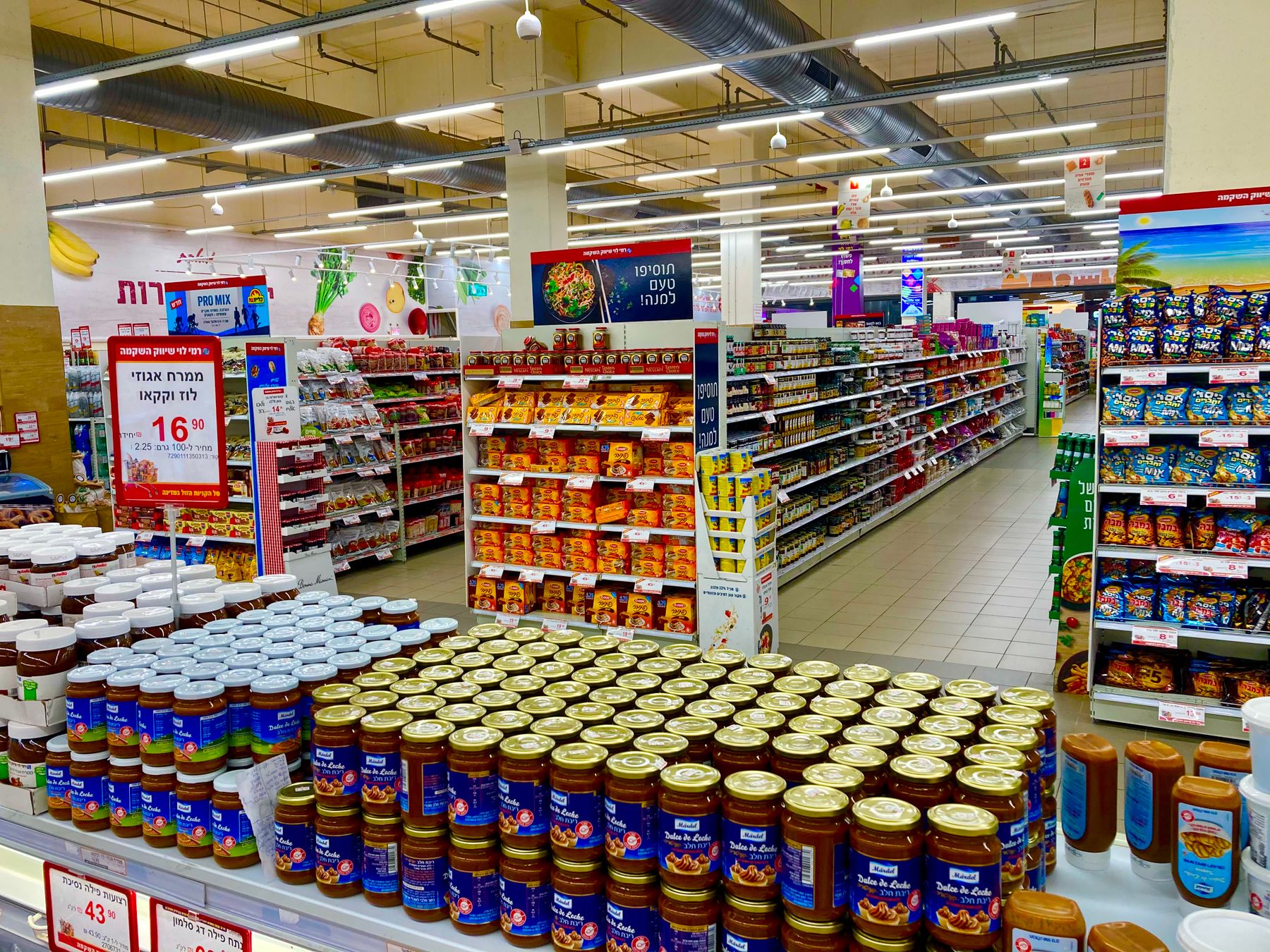 Çınaraltı Market koridorları